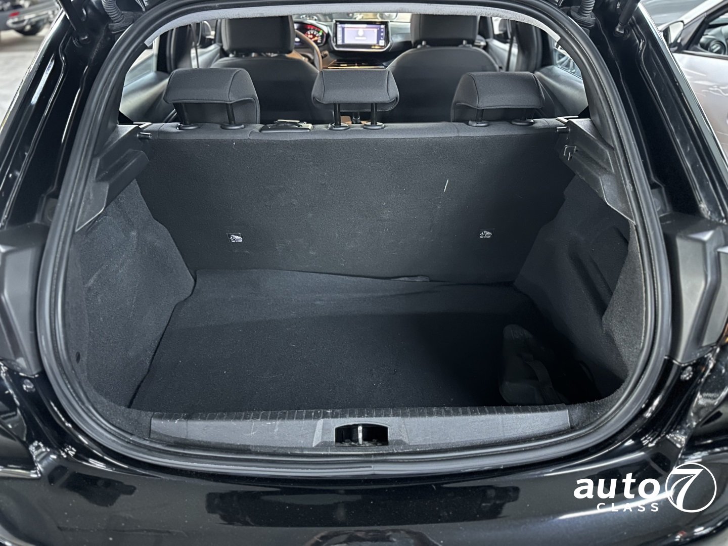 PEUGEOT 208 - Foto 16