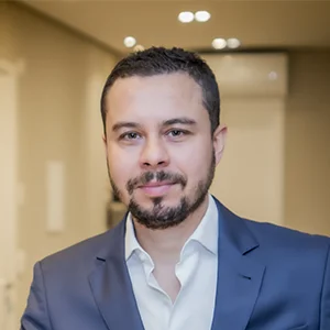Dr. Lucas Tadeu Moura